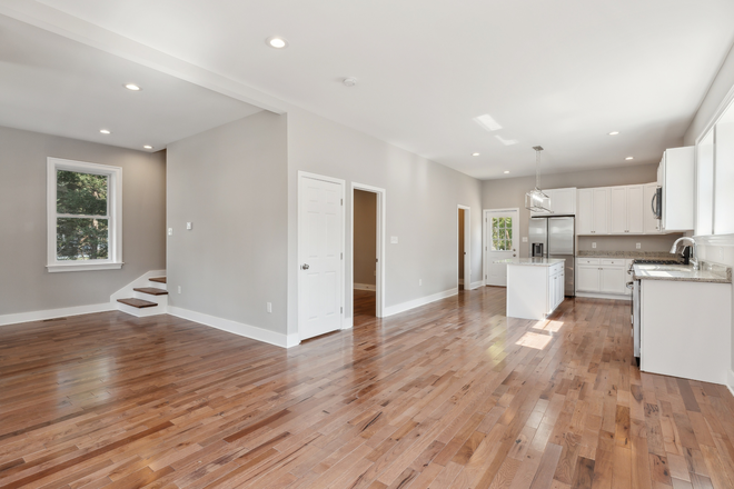 dining room - Recently Fully Renovated House - Close to UMD