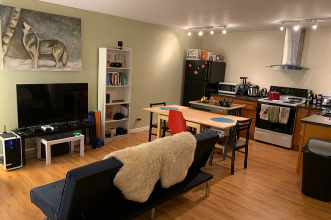 LR/kit (similar to photo; dining table & chairs included) - Quiet corner, garden apt. PRIME Gourmet Ghetto; walk to UC/BART