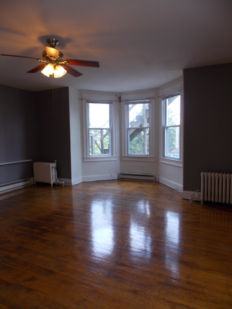 Living Area - 1-bedroom apartment close to Homewood campus