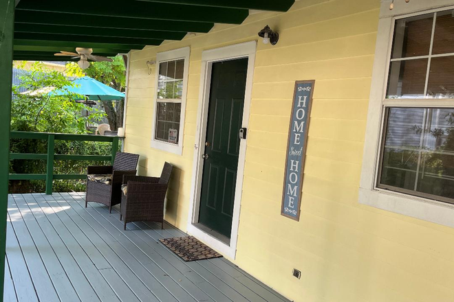 Private Porch, overlooking the backyard.  Includes furniture. - Free Standing Furnished Cottage. On Canal Streetcar Line. Privacy in a Great Walkable Neighborhood.