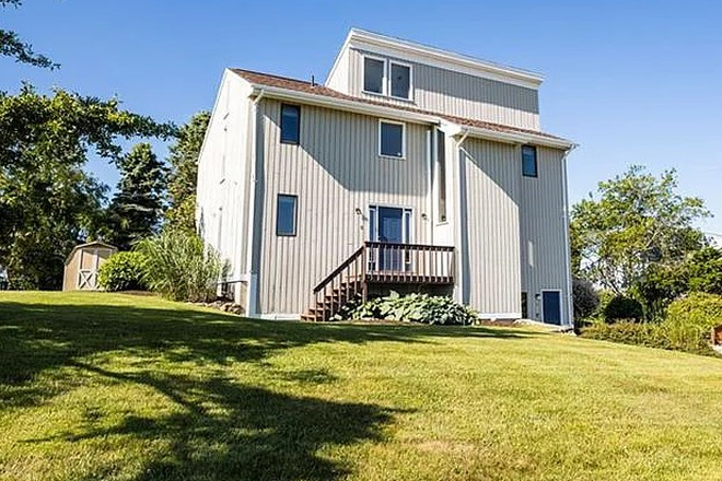 Front of House - Available for a group of 5! Beautiful spacious home!