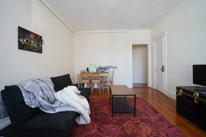 1 - JULY 2026-Gorgeous Allston 1 Bed, H/HW inc. Fitness Rm-No Broker Fee! Apartments