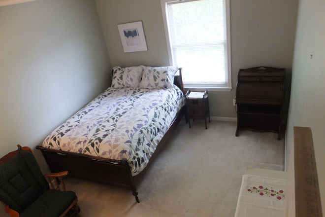 Bedroom - large furnished bedroom close to campus House