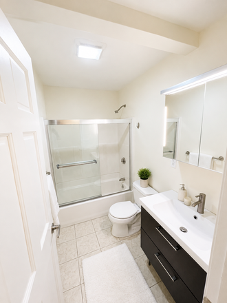 1 - Cleveland Cir BC Grad/under Grad 4 bed Off Campus NO FEE Condo for Rent 9/1