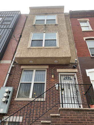 Building front - 1528 N Willington, Unit B