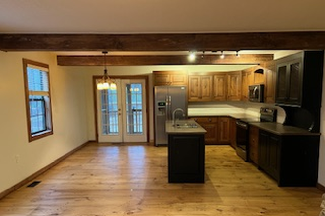 Large open floorplan for entertaining. - Rent by room or entire 4-bed home- 15 mins from campus