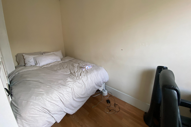 bed - Sunny 1Bed on Hemenway *SPECIAL: NO BROKER FEE* Apartments