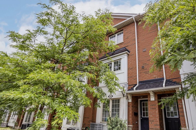 Front - Bright, ground-level one-bedroom in the Junction area