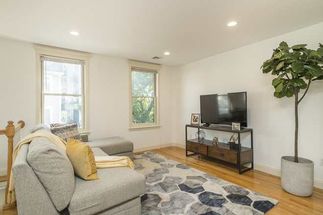 Call NOW for showings! 617-236-8550 - EUTAW ST - 3 FLR 3BR TOWNHOUSE W/ 2.5 BATH, EIK, DW, LNDRY IN UNIT, YARD & PATIO FOR *1/1/2026*