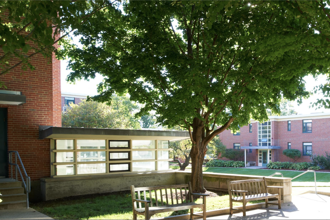 shared space - Botanic Garden (one room in a HUH 2B1B), in-house laundry, quite neighborhood, convenient location!