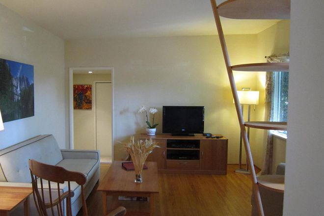 Livingroom / TV / WIFI / Books / Games - Clean and Convenient by North Berkeley BART, fully furnished, weekly/monthly Rental