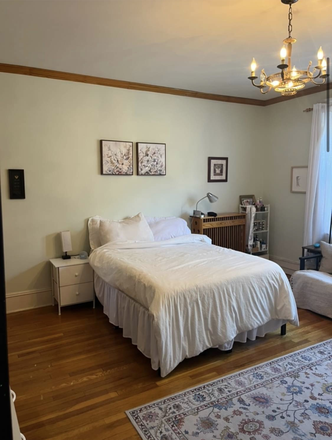 Room 2 (bigger) - Easy access to B line and grocery shopping Apartments