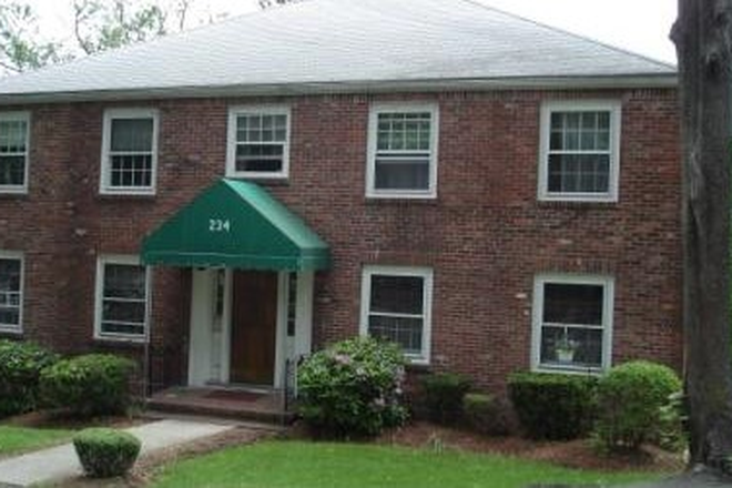Exterior - New To Market! Newly renovated 1 bedroom available for September 1st! Easy commute!