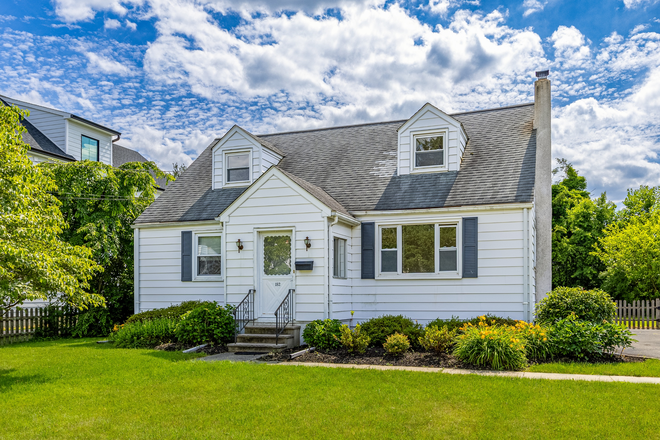 Street view - Light filled 4BR house Linden Lane-Princeton