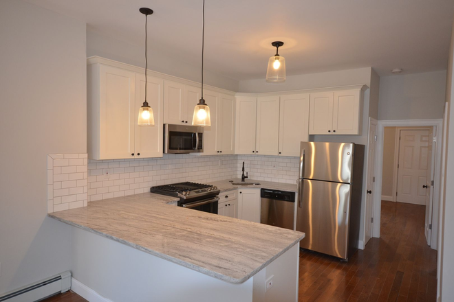 Call NOW for showings! 617-236-8550 - CHELSEA ST - *NO FEE* 2BR W/ DEN OR 3BR ON TOP FLR NEAR MBTA, MAVERICK W/ IN UNIT W/D FOR *9/1/2026* Apartments