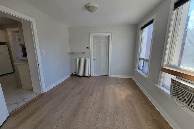 Back bedroom - 3 Bedroom Unfurnished apartment in Kensington Market/Chinatown/Downtown