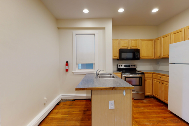 Kitchen - Student-Friendly 4 Bed 2 Bath!  Walk to Campus!!