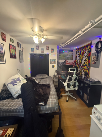 . - Landlord paying half broker fee. Studio at 70 Westland Ave. Contact Will McGowan 617.512.5822