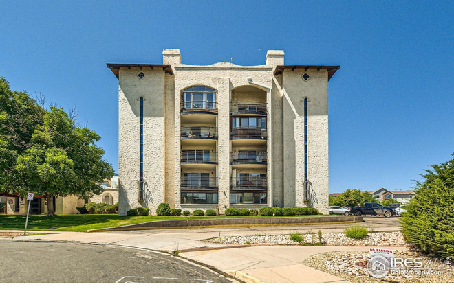 Spanish Towers Apartments - Fully Furnished Apartment - Short Walk to Campus