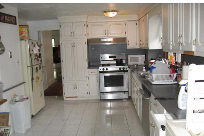 kitchen - 7 Bed 2 Bath NO BROKERS FEE!!!!!!