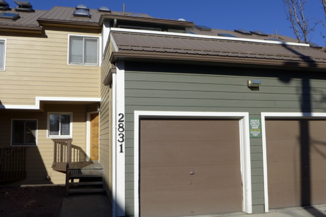 Front of House - Master Bedroom Available and Close to Campus!