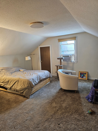Room - Room with private bathroom in owner occupied home