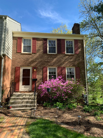  - End Townhome In Oak Manor Community
