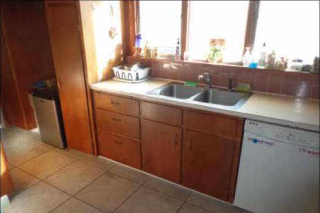 Kitchen - Large 5BR / 2BA Near Tufts & Davis Sq — 7/1, 8/1, or 9/1 Lease Available Duplex