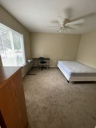 Room 1 - Rooms available in 4/4 Condo