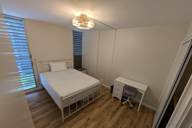Room for rent - Female Roommate in Makiki Condo