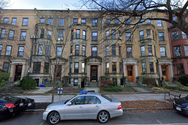 Visit [web address removed] - Gorgeous one bedroom, with full kitchen, across from St Mary's T stop Apartments