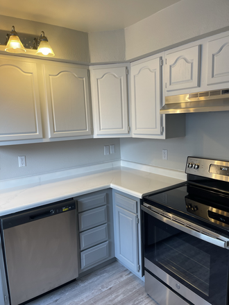 Three Bedroom - 618 E Court St Three Bedroom Apartments