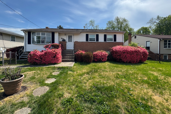 Front - Townhouse / Sublease