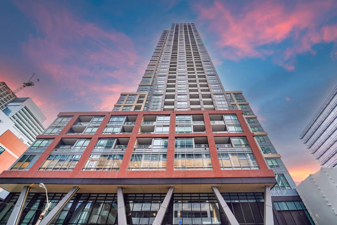 condo building - Peter & Adelaide Condos - 2 bedrooms available