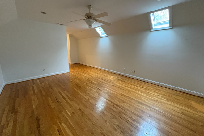 Large Den - Liberty Park Upstairs Apartment with Office