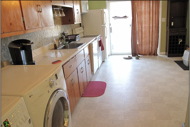 Kitchen (incl Laundry Machines) - Ball Sq 1 Bedroom - Short walk to Tufts and Davis Sq Triplex