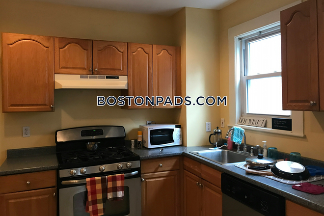 Kitchen - New Listing! NO BROKER FEE! 3 Bed 1 Bath Apartment on Bristol Rd. Near Tufts Campus