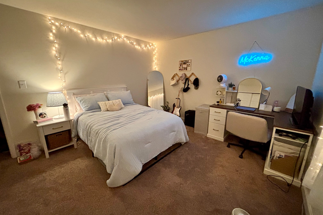 bedroom - 1 bedroom sublet in house behind campus