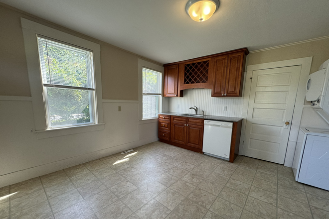 Kitchen - 46 Old Amherst Road #1 Apartments