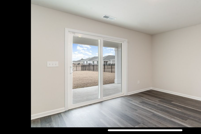 Photo - The Enclave at Ridgefield Only 9 Minutes Away from Campus House