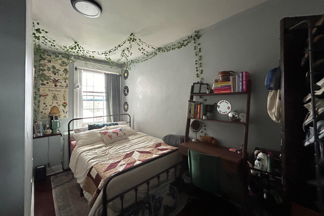 Bedroom - 5 Bedroom, 3 Bath Fully Renovated Townhouse