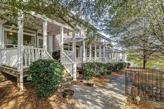 Outside View - CHARMING FURNISHED BELMONT TOWNHOUSE (conveniently located near Downtown/IX Park and UVA)