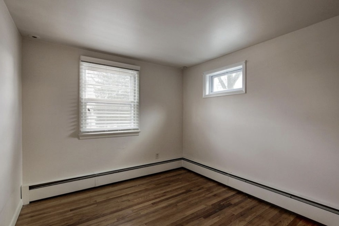 Bedroom Available for Lease (10X 10) - Room for female in shared home-North Harrison St-Princeton