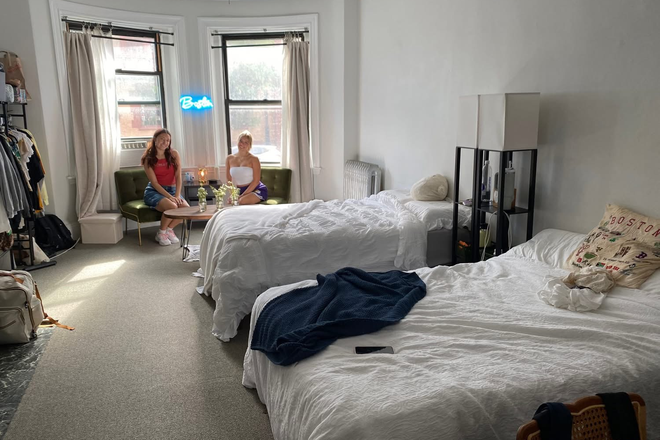 Room to share (does not come furnished) - HUGE room in duplex apartment on Hemenway St available for 9/1/26-8/31/27