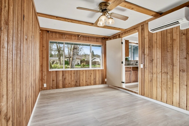 Living / Dining Room - Peaceful, Private 2-Bedroom / 1 Bath Suite in South Eugene, with Washer / Dryer & EV Hook Up House