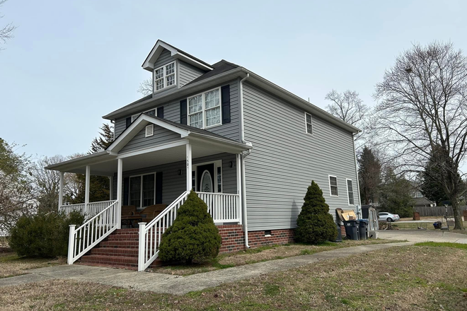 Sideview of the lot. Its a corner lot. - Spacious House in front of Plumeri Park.
