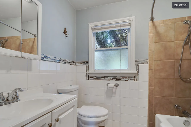 Bathroom - House close to campus