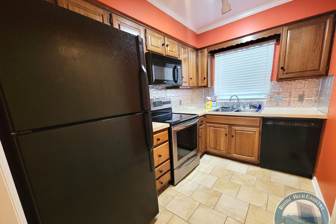 Photo - Charming 2BR/1.5BA Townhome Near the Greenway!