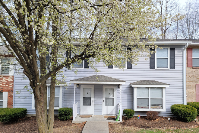 Front - Pheasant Run Townhome close to campus, shopping, bus line