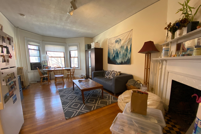 1 - 3 Bed on St Stephen St with living room and in unit laundry, heat/hot water included